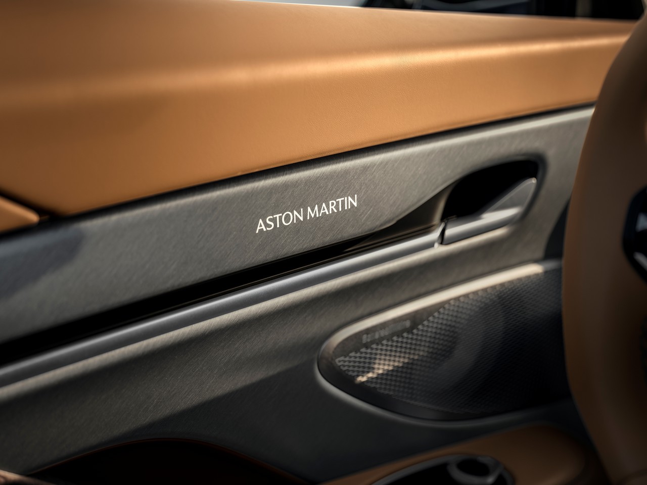 Aston-Martin-Vanquish-25_13